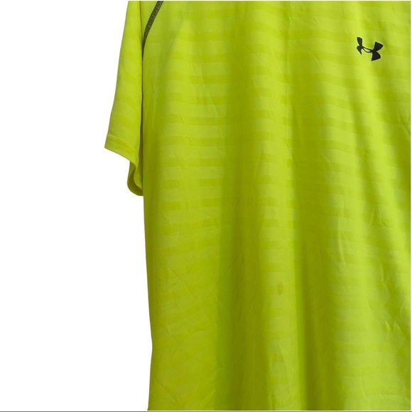 Athletic Top Short Sleeve By Under Armour - Picture 5 of 6